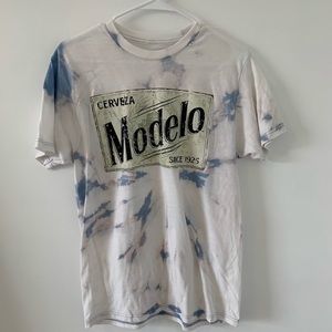 Modelo bleach dye tee